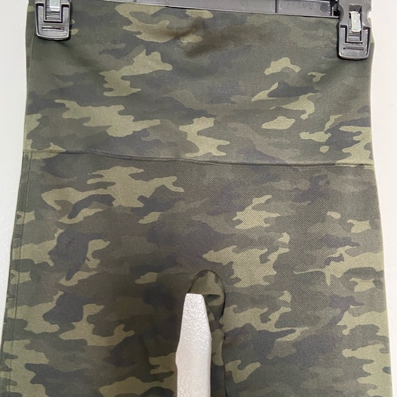 SPANX CAMO LOOK AT ME NOW SEAMLESS LEGGINGS - Picture 7 of 13